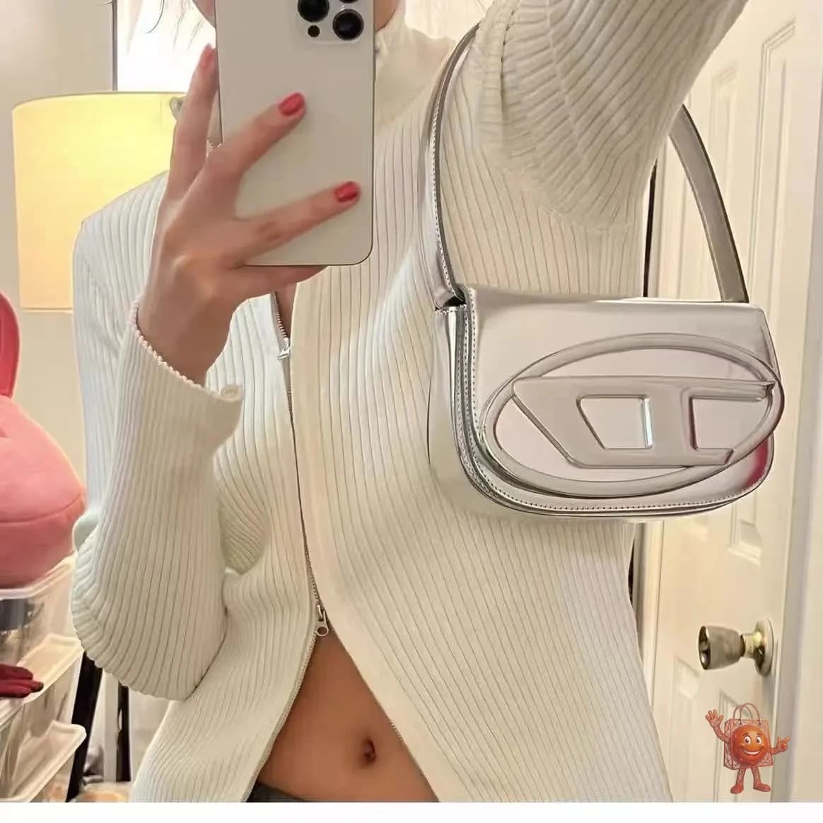 Bolso cruzado plateado por menos de €21: ¿vale la pena?